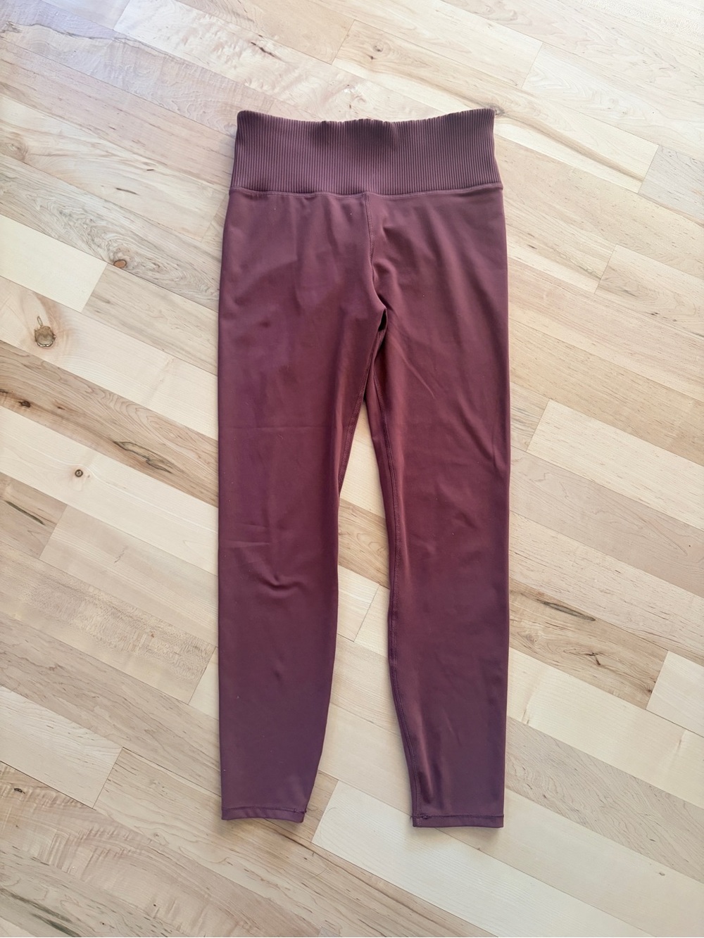 Vuori Studio Ribbed High-Rise Performance Leggings in Cedar Brown